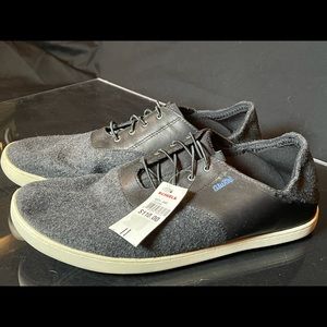 Men’s Olukai shoes NWT